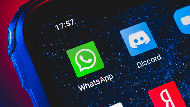 Discord and Whatsapp logo on a phone screen.