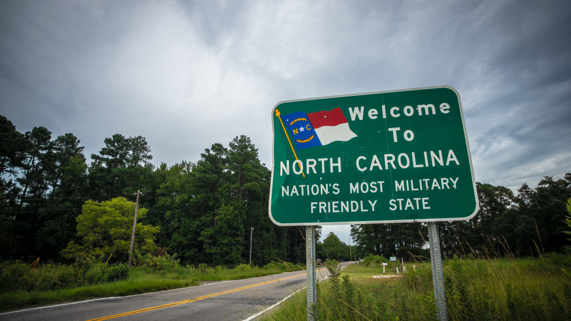 A sign welcomes residents and visitors to the US state of North Carolina.