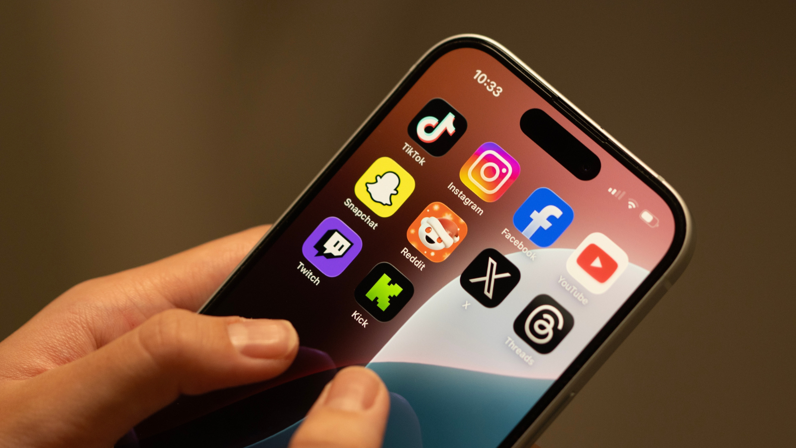 Image of social media apps on a phone screen